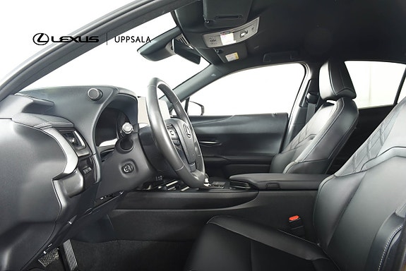 Lexus UX300h 5 of 15