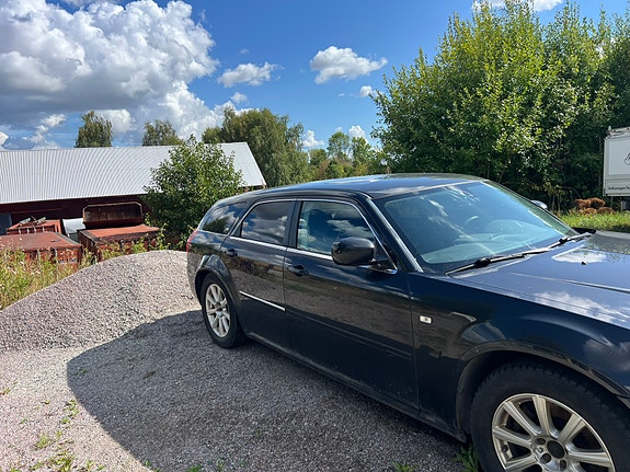 Chrysler 300C 2 of 3