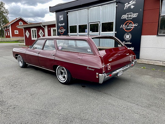 Chevrolet Impala 10 of 30