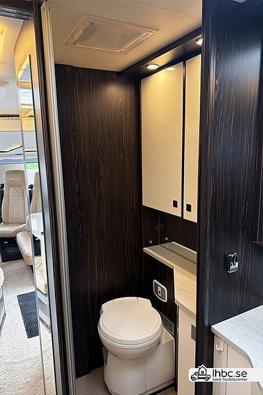 Bürstner Elegance I 910 E & P Hydral, Bodels AC, Automat 18 of 29