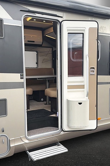 Bürstner Elegance I 910 E & P Hydral, Bodels AC, Automat 9 of 29