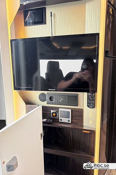 Bürstner Elegance I 910 E & P Hydral, Bodels AC, Automat 26 of 29