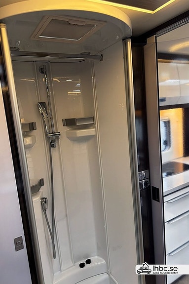 Bürstner Elegance I 910 E & P Hydral, Bodels AC, Automat 17 of 29