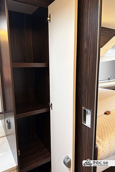 Bürstner Elegance I 910 E & P Hydral, Bodels AC, Automat 23 of 29