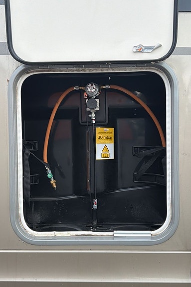 Bürstner Elegance I 910 E & P Hydral, Bodels AC, Automat 27 of 29