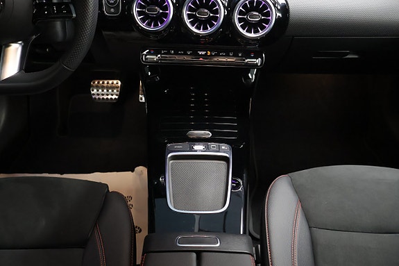 Mercedes-Benz CLA200 21 of 23