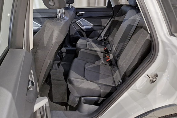 Audi Q3 14 of 14