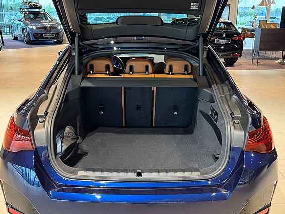 BMW i4 18 of 19