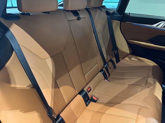 BMW i4 16 of 19