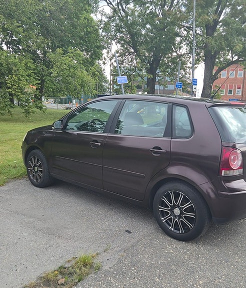 Volkswagen Polo 2 of 4