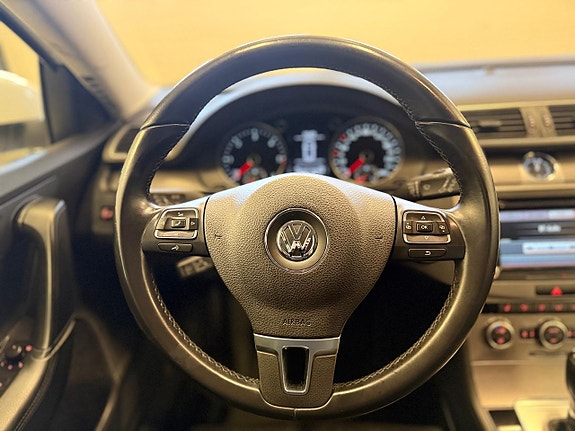 Volkswagen Passat 12 of 13