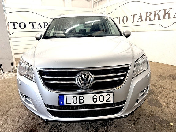 Volkswagen Tiguan 2 of 12