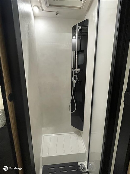 Pilote P740 FGJ EVIDENCÈ // 200W Solcell / 200AH Litiumbatteri / Kompressork 13 of 17