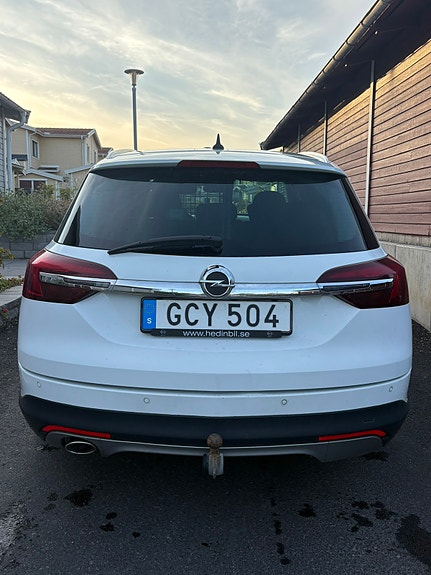 Opel Insignia Country Tourer 4 of 9