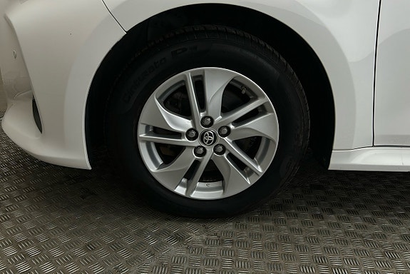 Toyota Yaris 12 of 21