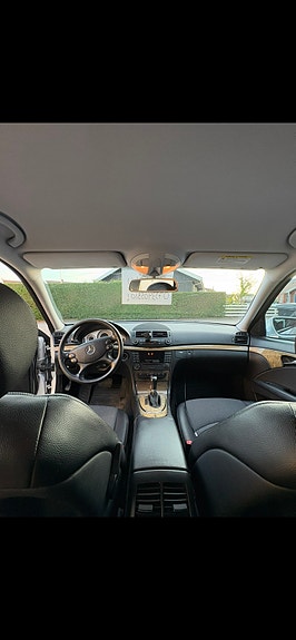 Mercedes-Benz E200 11 of 17