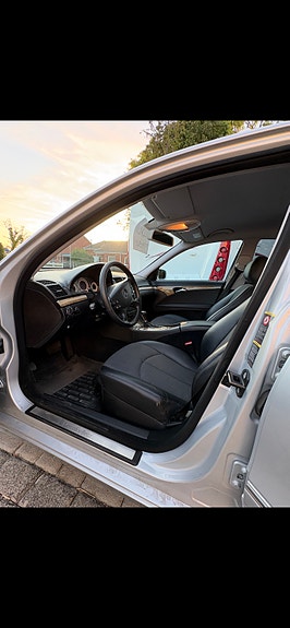 Mercedes-Benz E200 6 of 17