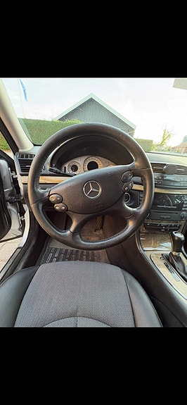 Mercedes-Benz E200 7 of 17