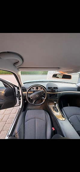 Mercedes-Benz E200 10 of 17