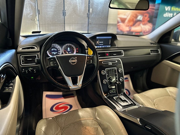 Volvo V70 12 of 30