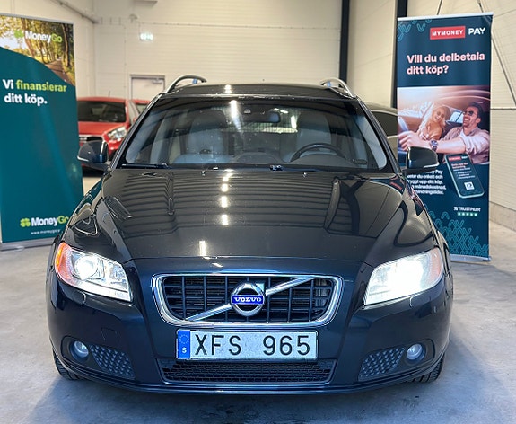 Volvo V70 2 of 30