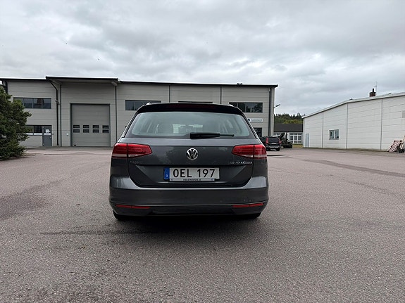 Volkswagen Passat 7 of 19