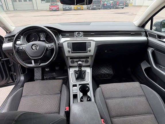 Volkswagen Passat 11 of 19