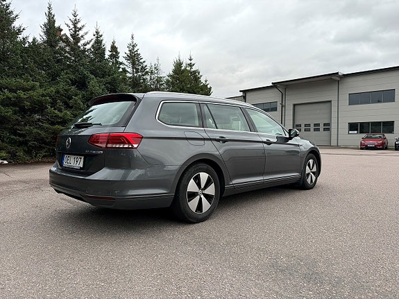 Volkswagen Passat 6 of 19