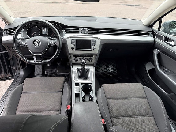 Volkswagen Passat 8 of 19
