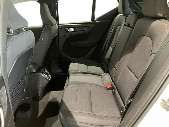 Volvo XC40 7 of 14