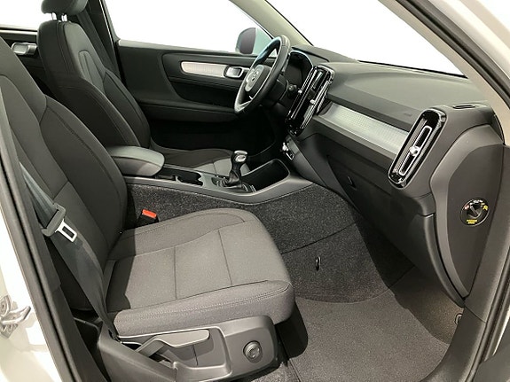 Volvo XC40 4 of 14