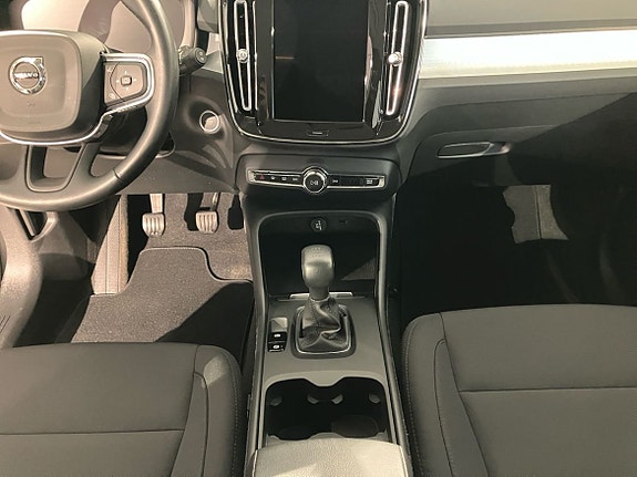Volvo XC40 13 of 14
