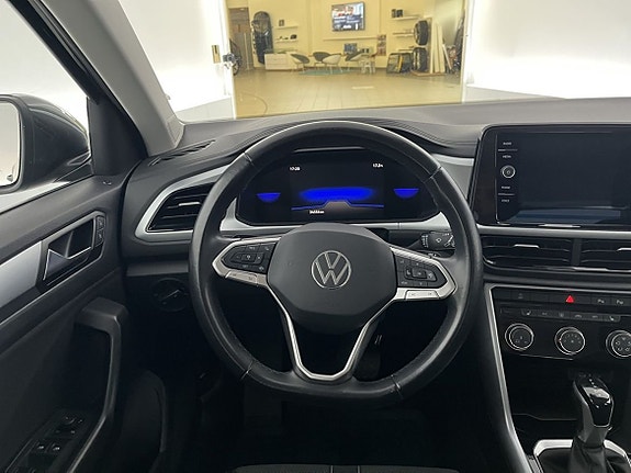 Volkswagen T-Roc 6 of 21