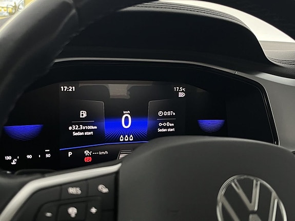Volkswagen T-Roc 8 of 21