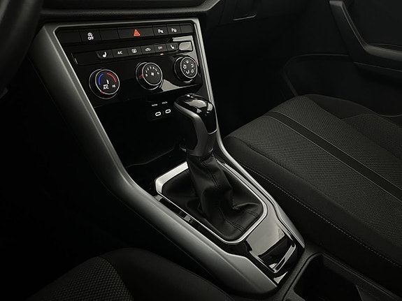 Volkswagen T-Roc 11 of 21
