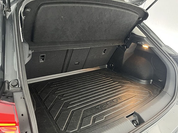 Volkswagen T-Roc 16 of 21