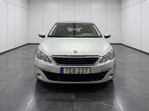 Peugeot 308 2 of 17