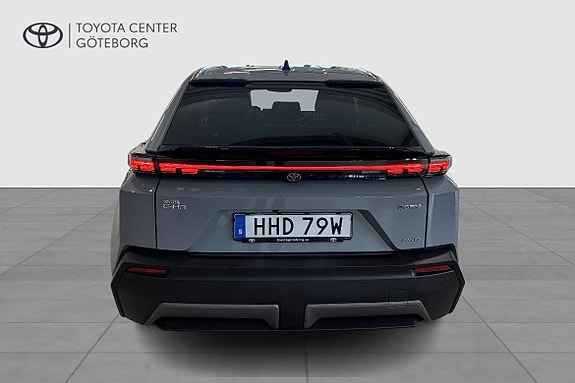 Toyota C-HR 5 of 12