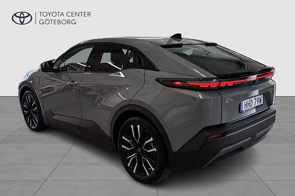 Toyota C-HR 3 of 12