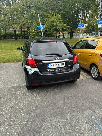 Toyota Yaris 2 of 4