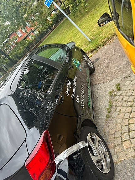 Toyota Yaris 3 of 4