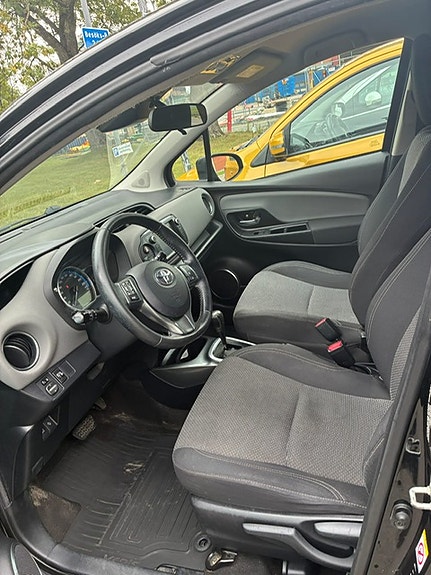 Toyota Yaris 4 of 4