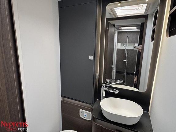 Adria MATRIX Supreme 670 SL Alde 180 hk 19 of 21