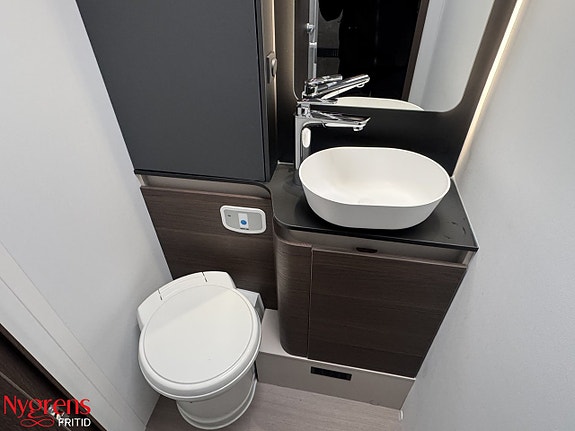 Adria MATRIX Supreme 670 SL Alde 180 hk 20 of 21