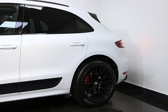 Porsche Macan GTS 27 of 27