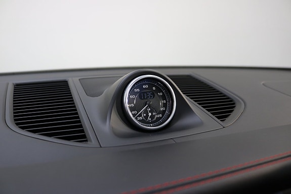 Porsche Macan GTS 17 of 27