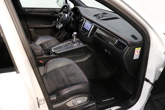 Porsche Macan GTS 14 of 27