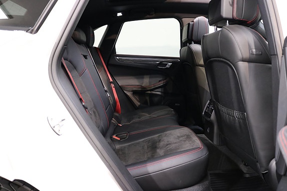 Porsche Macan GTS 16 of 27