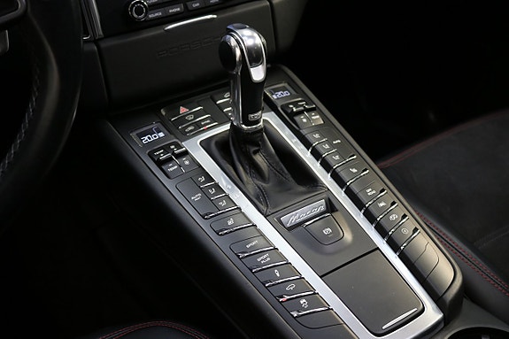 Porsche Macan GTS 11 of 27