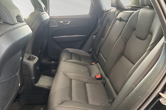 Volvo XC60 8 of 26